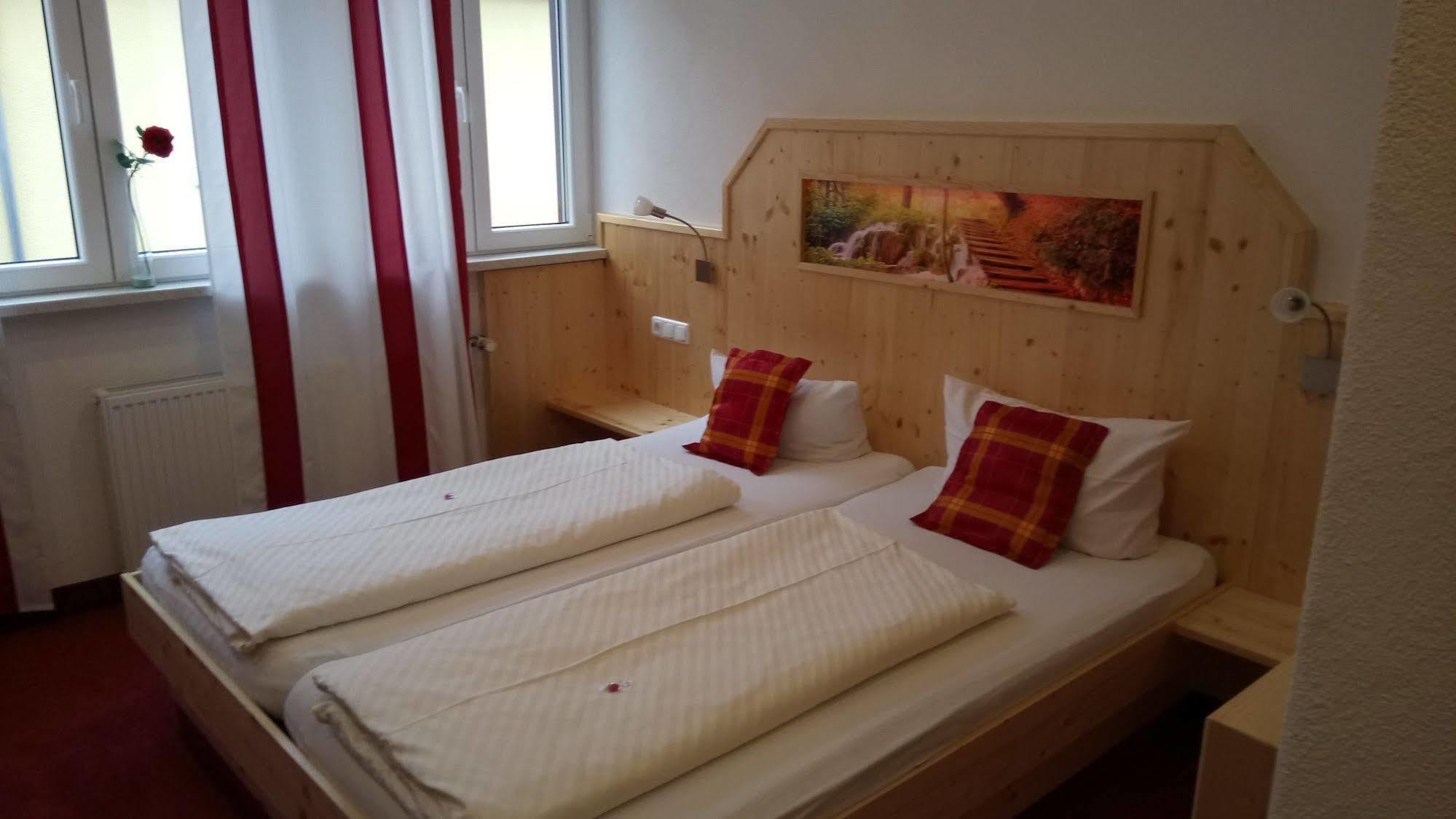 Hotel Wilder Mann Feuchtwangen Exterior photo